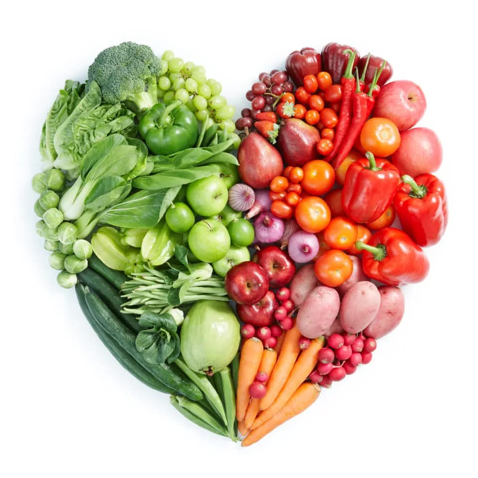 alimentos saludables formando un corazon